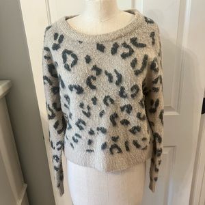 Abercrombie & Fitch beige cheetah print sweater